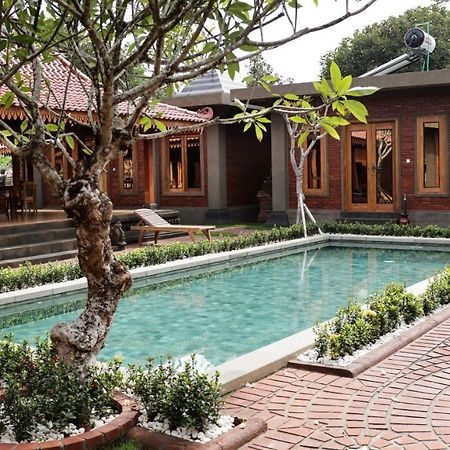 Rumah Dharma Boutique Villa มาเกอลัง ภายนอก รูปภาพ
